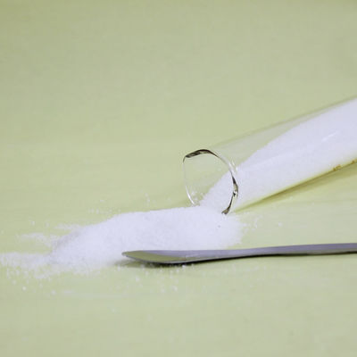 Poudre granulaire blanche de floculant anionique ANTIPERSONNEL/ANTIMATÉRIEL de polyacrylamide d'EINECS 231-545-4